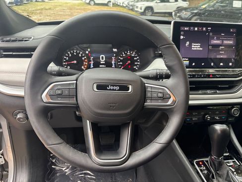 Used 2025 Jeep Compass Limited image 29
