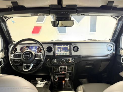 Used 2022 Jeep Gladiator Overland AWD/4WD image 9