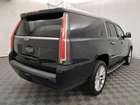 Used 2018 Cadillac Escalade ESV Luxury image 4