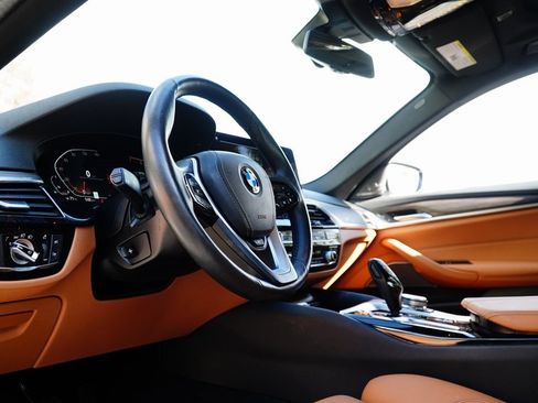 Used 2022 BMW 530i xDrive w/ M Sport Package image 12