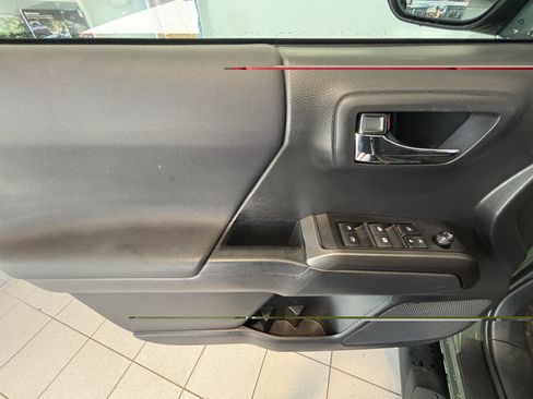 Used 2022 Toyota Tacoma TRD Sport w/ Technology Package AWD/4WD image 10