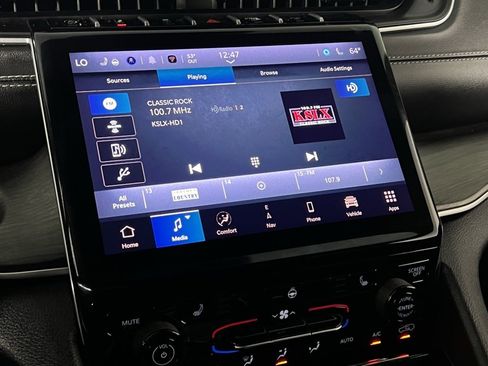 Used 2024 Jeep Grand Cherokee L Limited w/ Black Appearance Package image 19