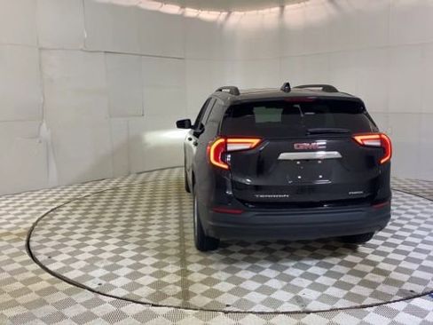 Used 2023 GMC Terrain SLE w/ Driver Convenience Package image 7