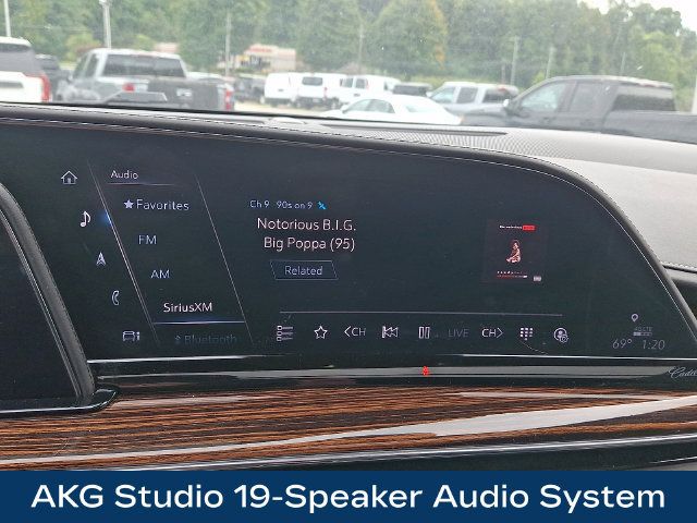 Used 2021 Cadillac Escalade Premium Luxury w/ LPO, Illumination Package AWD/4WD image 9