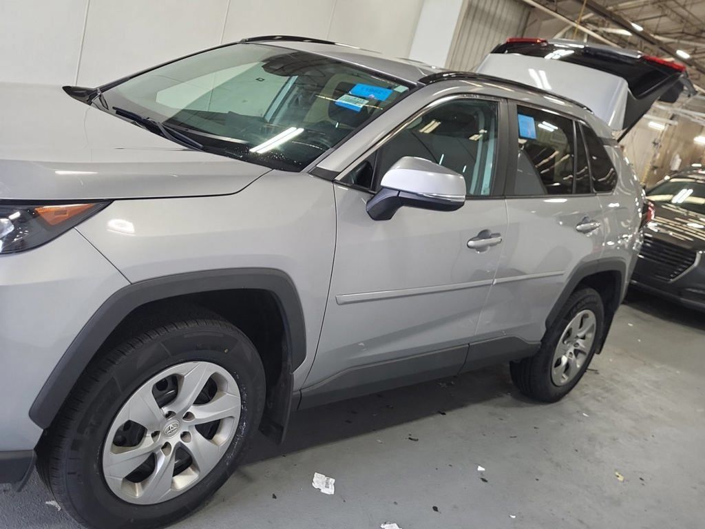 Used 2021 Toyota RAV4 LE AWD/4WD image 13