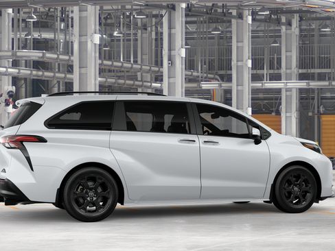 New 2026 Toyota Sienna XLE Woodland Edition AWD/4WD image 11