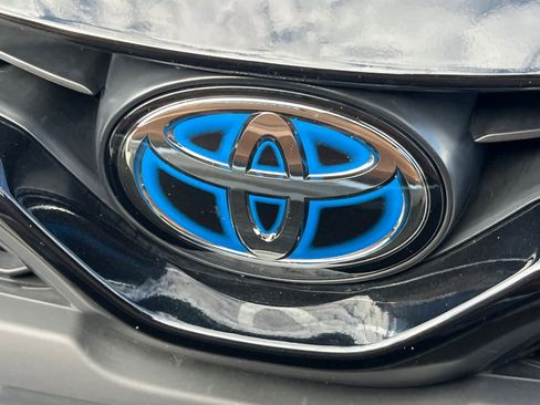 Used 2018 Toyota Camry SE FWD image 13