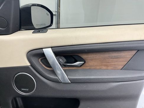 Used 2021 Land Rover Discovery Sport SE image 13