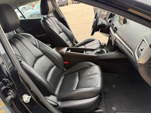 Used 2018 MAZDA MAZDA3 Touring image 23