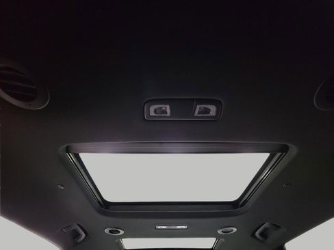 Used 2023 Chevrolet Traverse LT w/ LT Premium Package image 28