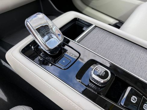 New 2026 Volvo XC90 B6 Ultra image 17