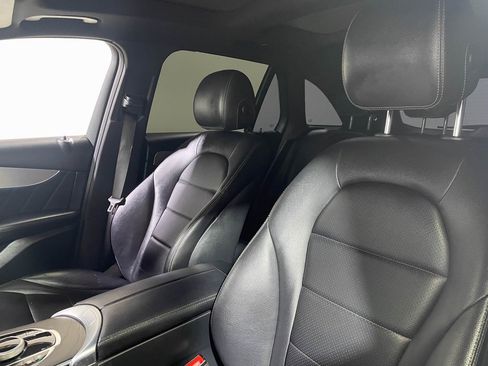 Used 2019 Mercedes-Benz GLC 300 4MATIC w/ AMG Line image 11