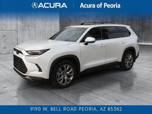 Used 2025 Toyota Grand Highlander FWD image 1
