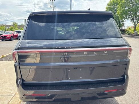 Used 2025 Lincoln Navigator L Reserve w/ Jet Appearance Package AWD/4WD image 4
