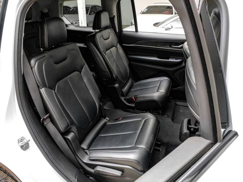 Used 2023 Jeep Grand Cherokee L Limited AWD/4WD image 39