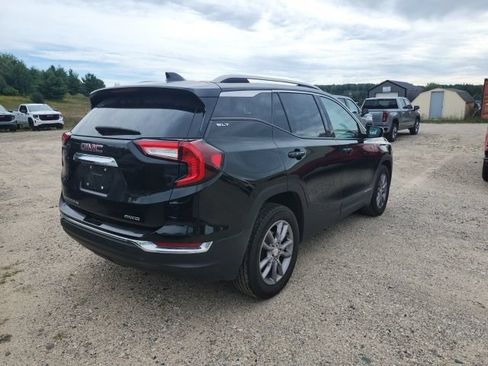 Used 2024 GMC Terrain SLT AWD/4WD image 3