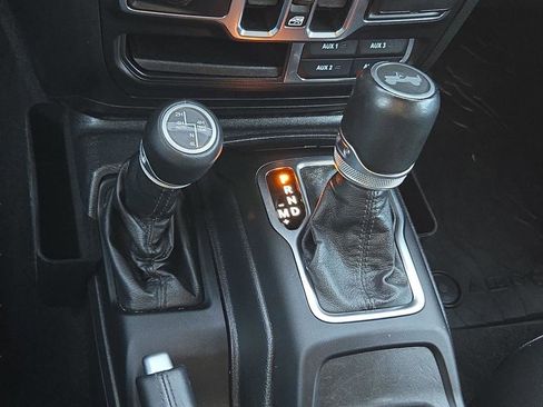 Used 2020 Jeep Wrangler Unlimited Sahara image 28