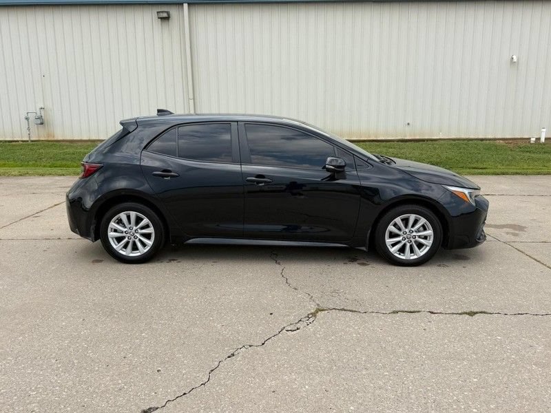Used 2024 Toyota Corolla SE FWD image 2
