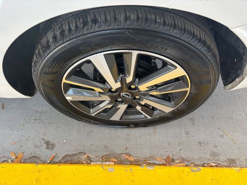 Used 2025 Nissan Versa SV image 30