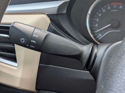Used 2015 Toyota Corolla LE FWD image 25
