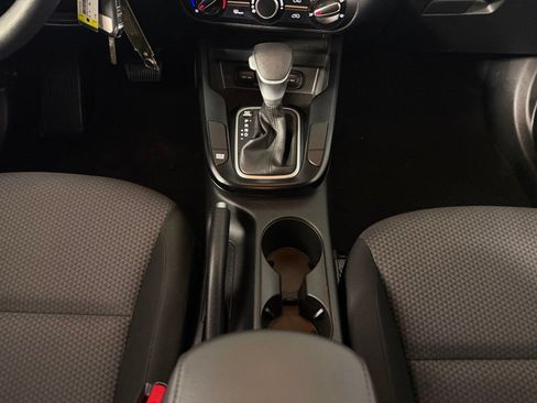 Used 2025 Kia Soul LX w/ LX Technology Package FWD image 17