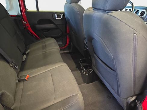 Used 2019 Jeep Wrangler Unlimited Sahara AWD/4WD image 13