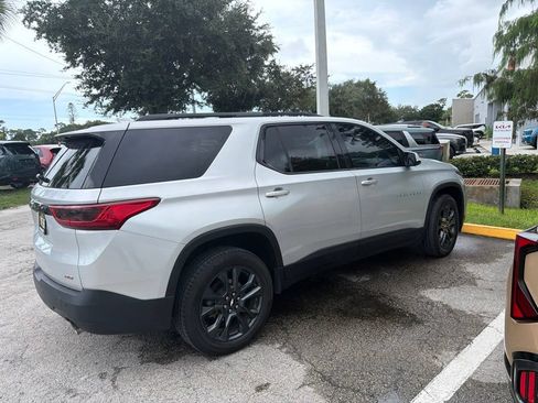 Used 2019 Chevrolet Traverse RS FWD image 3