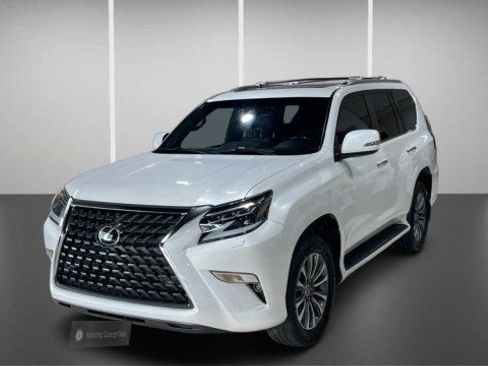 Used 2023 Lexus GX 460 Luxury w/ Accessory Package AWD/4WD image 3