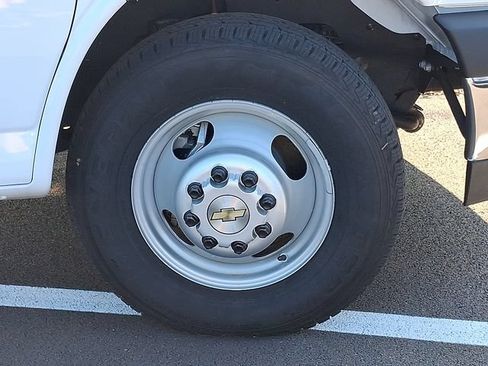 New 2024 Chevrolet Express 4500 Extended w/ Power Convenience Package RWD image 6