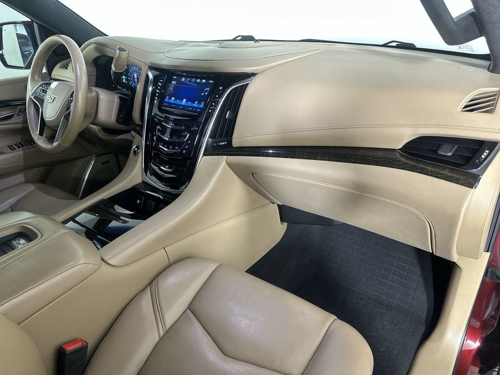 Used 2018 Cadillac Escalade Platinum AWD/4WD image 33
