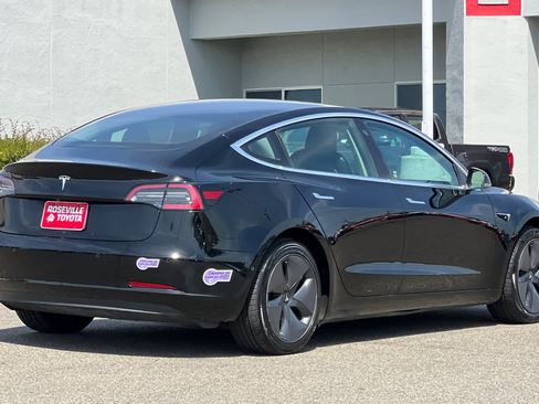 Used 2019 Tesla Model 3 Standard Range RWD image 2