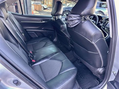 Used 2020 Toyota Camry SE image 17