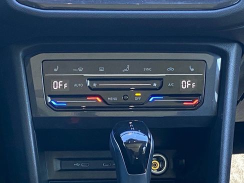 Certified 2022 Volkswagen Tiguan SE w/ Panoramic Sunroof Package image 7