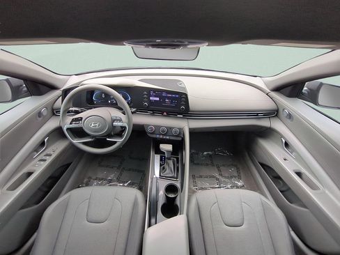 Certified 2024 Hyundai Elantra SE FWD image 10