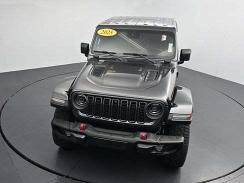 Used 2025 Jeep Gladiator Rubicon AWD/4WD image 25