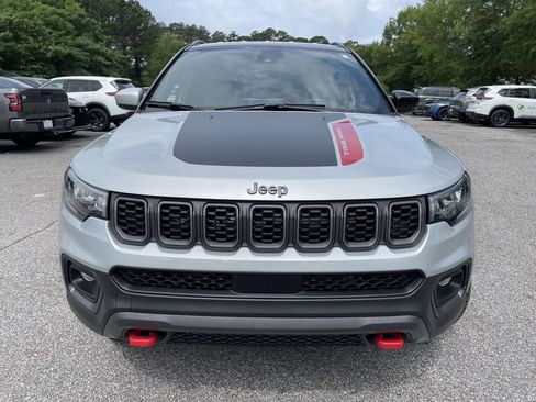 Used 2025 Jeep Compass Trailhawk AWD/4WD image 8