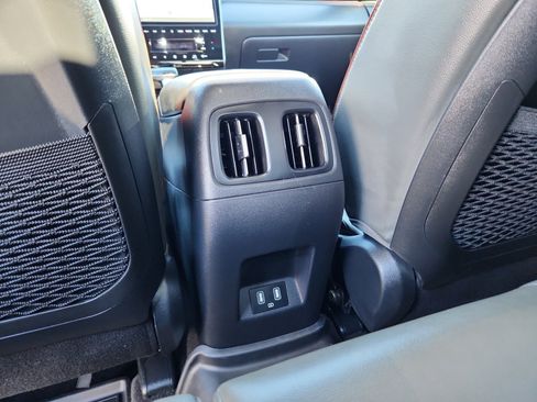 Used 2023 Hyundai Santa Cruz Limited image 32