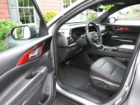 Used 2024 Chevrolet Traverse Z71 w/ Enhanced Driving Package AWD/4WD image 8