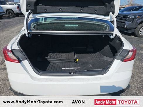 Used 2025 Toyota Camry SE w/ Convenience Package image 12