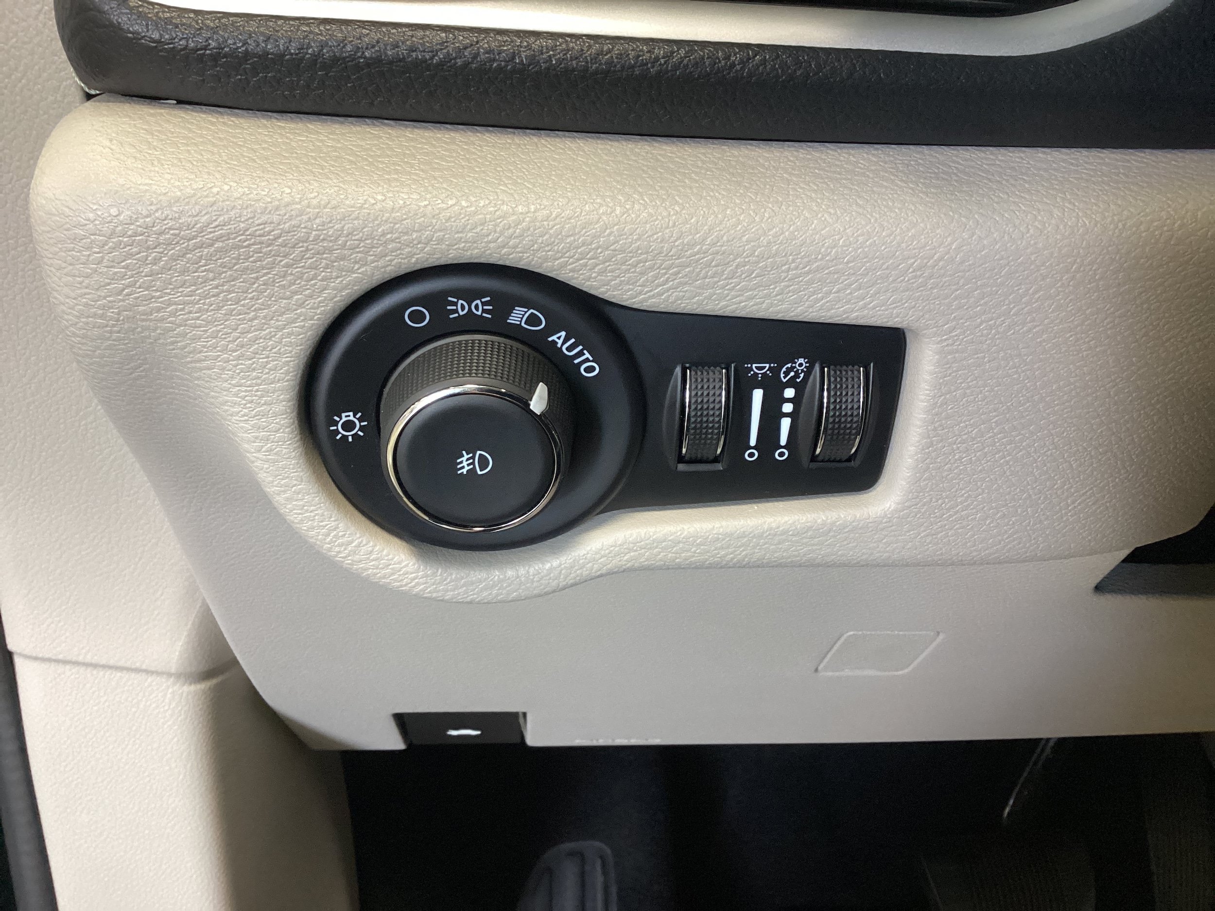 Used 2024 Chrysler Pacifica Touring-L AWD/4WD image 20