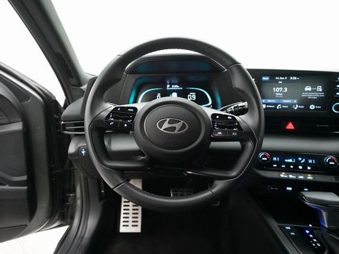 Used 2025 Hyundai Elantra Sport image 4