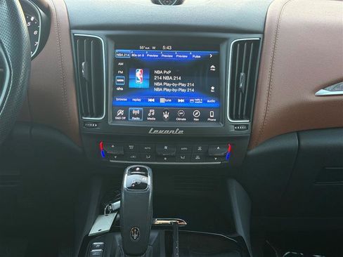 Used 2020 Maserati Levante image 35