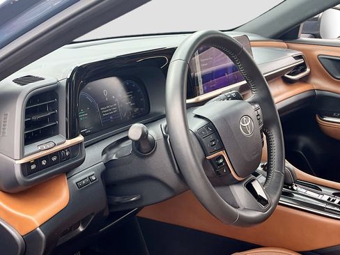 Used 2025 Toyota Crown Signia AWD/4WD image 9