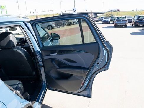 New 2026 Volkswagen Tiguan SE image 13