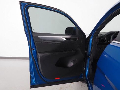 Used 2024 Volkswagen Atlas SE w/ Technology Package image 48