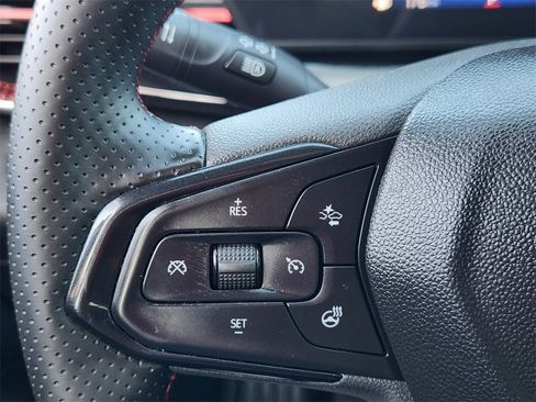 Used 2025 Chevrolet Trax RS w/ Driver Confidence Package image 29