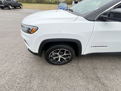 Used 2024 Jeep Compass Limited image 10