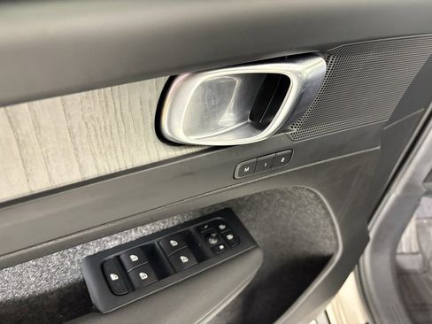 Used 2024 Volvo XC40 B5 Core image 15