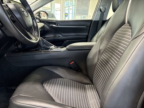 Used 2024 Toyota Camry SE w/ Convenience Package image 11