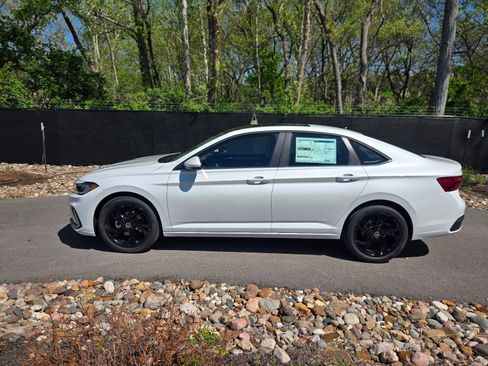 New 2026 Volkswagen Jetta SE FWD image 2